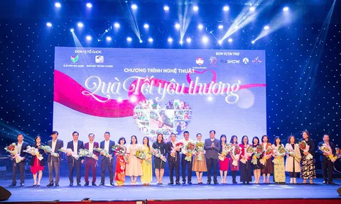 “Quà tết yêu thương” cho trẻ em miền núi Quảng Nam