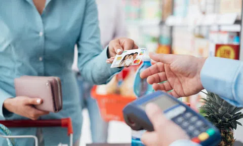 Chi tiêu thông minh  với thẻ tín dụng trong dịp Tết