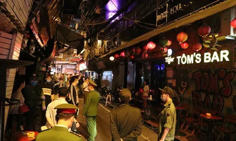 Từ 0h ngày 1/2, Hà Nội yêu cầu các quán karaoke, vũ trường, quán bar tạm dừng hoạt động