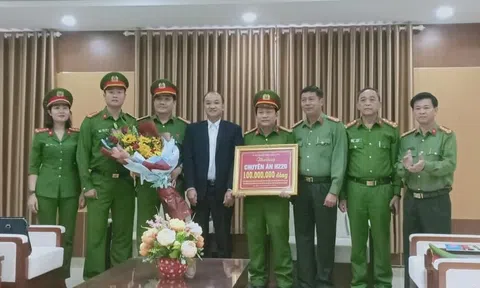 Thưởng nóng Công an Sơn Trà bắt vụ vận chuyển gần 5kg ma túy từ Thanh Hóa vào Đà Nẵng