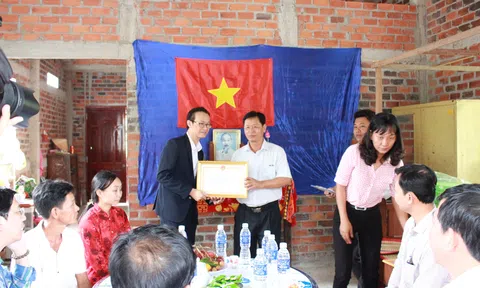 FE CREDIT bàn giao 5 căn nhà tình thương cho hộ nghèo tại Bến Tre