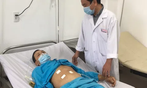 Nuốt tăm xỉa răng 5cm gây thủng dạ dày