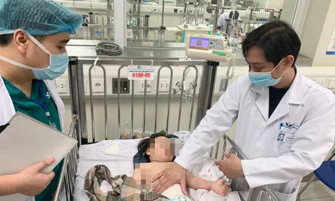 Tình hình sức khoẻ của bé gái rơi từ tầng 13 chung cư được người hùng cứu giờ ra sao?