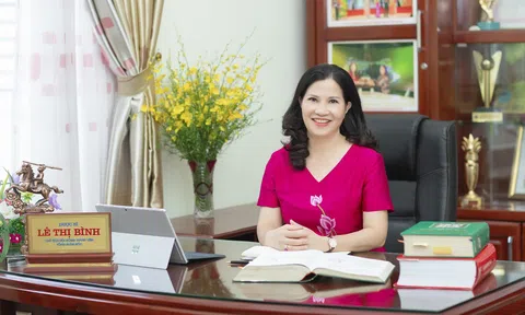 Con trai “nữ tướng” Tâm Bình: Mẹ là hình mẫu của sự chỉn chu và tâm huyết