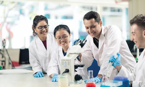 MDIS cung cấp khóa học thực tiễn về đại dịch cho Cử nhân Công nghệ sinh học và Khoa học y sinh