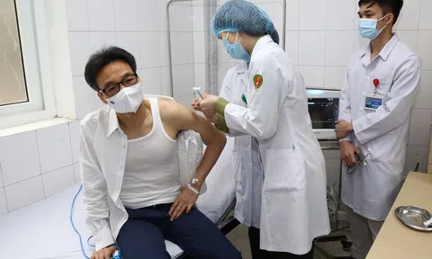 Tình hình sức khỏe Phó Thủ tướng Vũ Đức Đam sau tiêm thử nghiệm vắc-xin COVID-19
