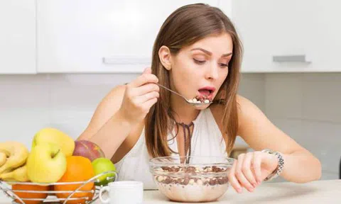 Thói quen mỗi sáng của nhiều người trẻ khiến tuổi thọ bị rút ngắn