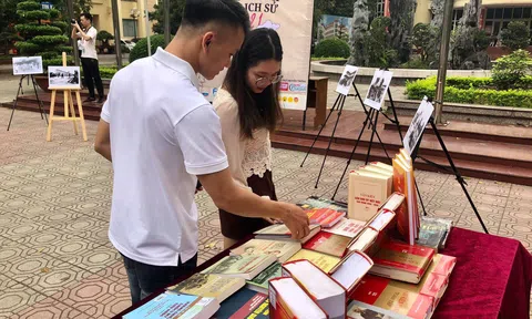Triển lãm "Vươn mình từ lịch sử 2021" diễn ra tại Học viện Báo chí và Tuyên truyền