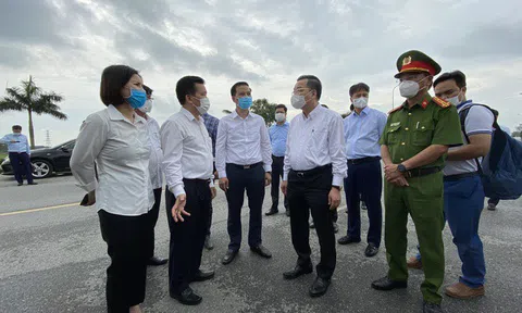 Phong toả BV Bệnh Nhiệt đới Trung ương cơ sở 2 do có các ca dương tính mới diễn biến phức tạp