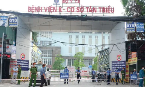 Tiếp xúc với F0 trên sân bóng, 4 người dương tính với SARS-CoV-2