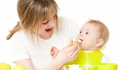 Chế độ dinh dưỡng cho bé: Bí quyết để con tăng cân vùn vụt