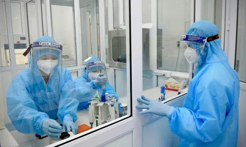 Phát hiện hơn 300 công nhân ở Bắc Giang dương tính với SARS-CoV-2, Bộ Y tế họp khẩn