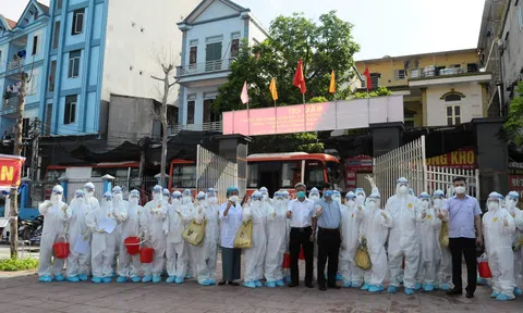 Hơn 400 cán bộ y tế ra quân test nhanh tại 3 điểm nóng ở Việt Yên, Bắc Giang