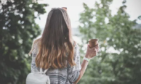 Người trưởng thành không hỏi quá khứ, người rộng lượng không hỏi tương lai