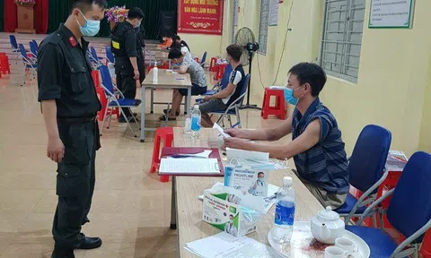 Tụ tập xem bóng đá, 7 người ở Bắc Giang bị phạt 105 triệu đồng