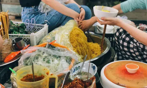 Bún nghệ xào lòng xứ Huế: Món ngon chữa bệnh thời thơ ấu