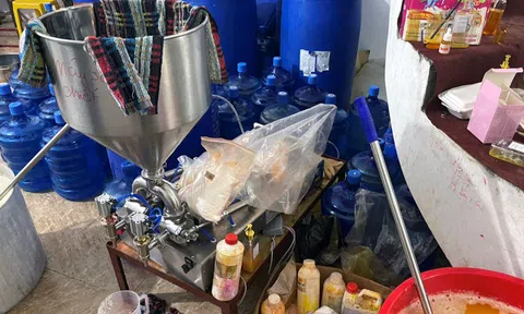 Hà Nội: Phát hiện kho sản xuất mỹ phẩm nghi giả mạo thương hiệu nổi tiếng
