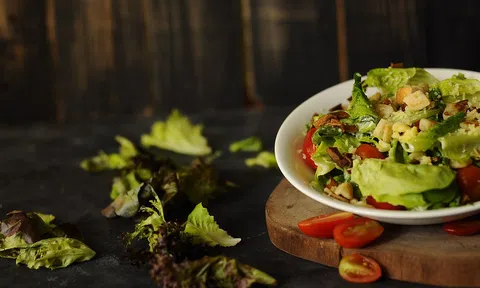 Cảnh báo nguy cơ gãy xương tăng cao ở những người ăn chay trường