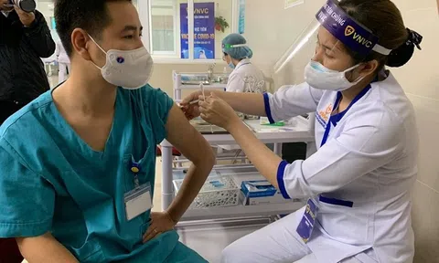 Vì sao có người sốt, có người không sau khi tiêm vắc xin Covid-19?