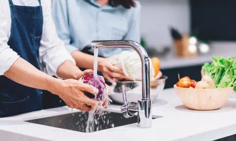 Rửa thực phẩm đúng cách: Cẩn thận không bao giờ thừa trong thời Covid