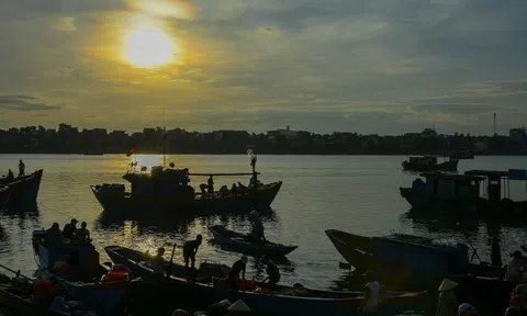 Khu chợ sáng thú vị bên sông Nhật Lệ