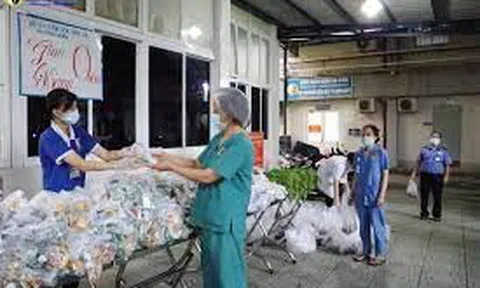 “Gian hàng 0 đồng” san sẻ yêu thương tại Viện Y dược học dân tộc Thành phố Hồ Chí Minh