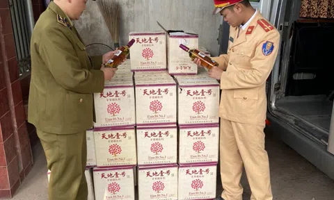 Bắc Giang: Bắt giữ xe ô tô khách vận chuyển hàng không rõ nguồn gốc
