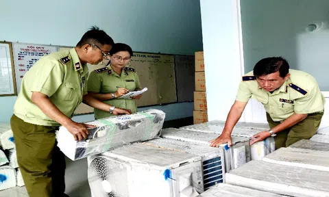 An Giang: Đội Quản lý thị trường số 2 bắt giữ lô điện máy cũ nhập lậu trên bờ kênh Vĩnh Tế