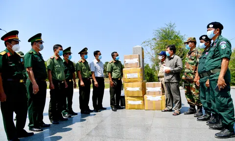 Kiên Giang: Hỗ trợ vật tư y tế cho các huyện trên biên giới Campuchia phòng chống dịch Covid-19
