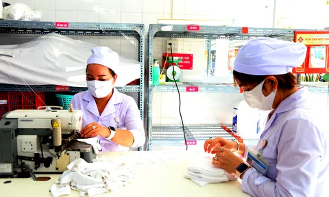 Thành phố Cần Thơ: May 1.000 khẩu trang vì tình hữu nghị