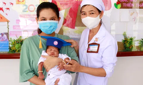 TP. Cần Thơ: Bé gái sinh non, suy hô hấp nặng đã được xuất viện