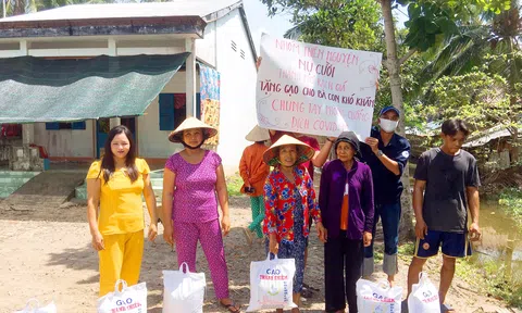 Kiên Giang: Nhóm thiện nguyện Nụ Cười tiếp sức người nghèo bị ảnh hưởng dịch Covid-19