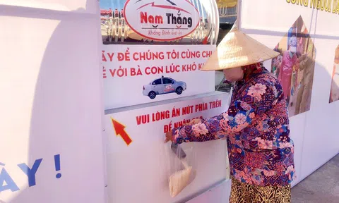 Kiên Giang: Máy 'ATM gạo' chia sẻ khó khăn, lan tỏa yêu thương giữa mùa dịch Covid-19