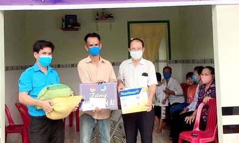 Kiên Giang: Bàn giao nhà Nhân ái chào mừng Đại hội Đảng các cấp