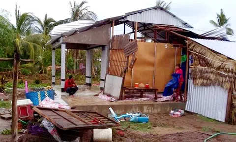 Kiên Giang: Giông lốc mạnh làm sập, tốc mái 37 căn nhà