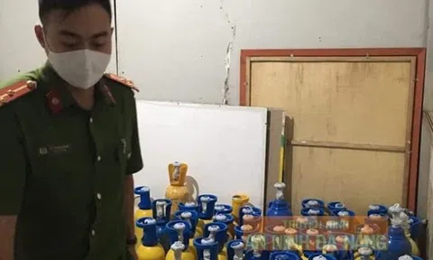 Lực lượng 911 Đà Nẵng phát hiện kho chứa bình khí cười