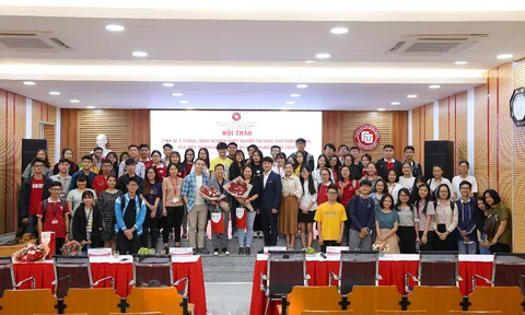Sinh viên cơ sở II trường Đại học Ngoại thương sôi nổi tại hội thảo