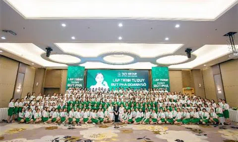 Phát sốt với sự kiện 'Vinh danh hệ thống xuất sắc nhất' tại Queen Gala 4 của Tatu Group