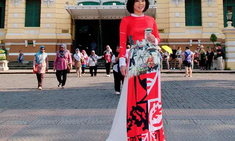 Hồ Lệ Thu khoe dáng Xuân với áo dài Sài Gòn Xưa và Chuột Vàng