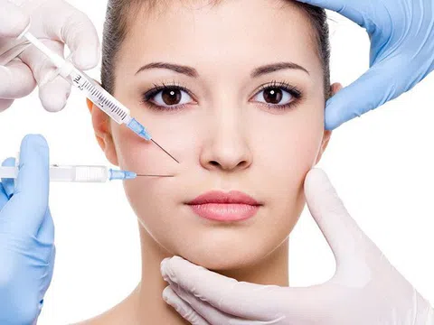 Hai phụ nữ mù mắt sau khi làm đẹp tại spa