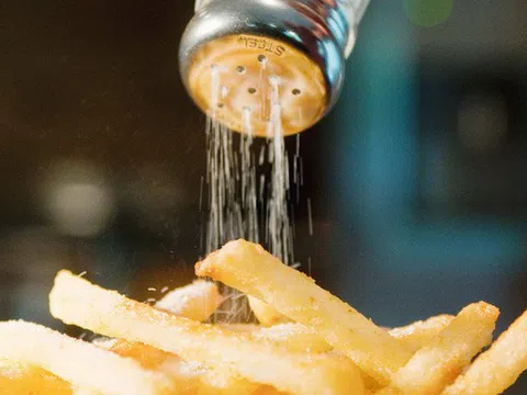 Ăn quá mặn và những tác hại cho cơ thể bạn không thể ngờ