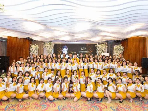 Bị coi thường, mẹ bỉm sữa nghèo miền núi sắm được xế hộp tiền tỷ sau hơn một năm kinh doanh online