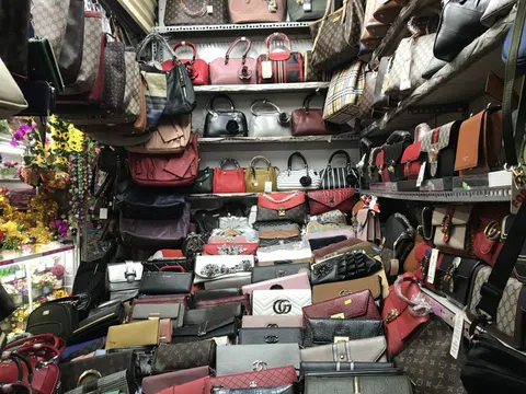 Hàng giả đội lốt hàng hiệu 'đánh chiếm' thị trường