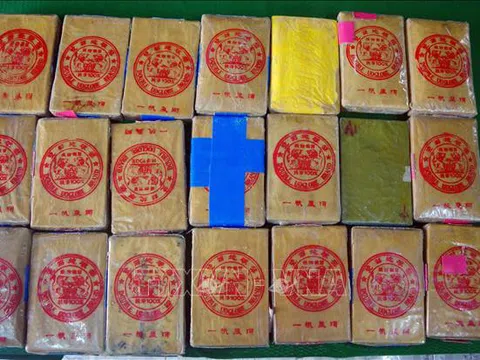 Tiếp tục phát hiện 21 bánh nghi là ma túy ở bãi biển