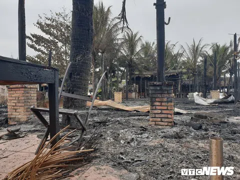 Dãy nhà hàng ven biển Hội An tan hoang sau 3 giờ chìm trong lửa