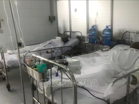 Vừa chiết xăng vừa hút thuốc, 4 người trong một gia đình bỏng nặng