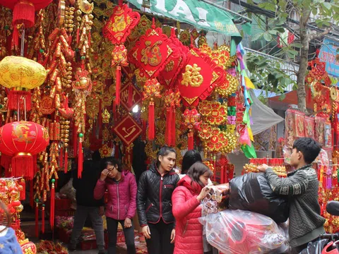 Hà Nội: Phố Hàng Mã nhuộm sắc đỏ rực rỡ đón xuân Canh Tý 2020