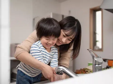 Đối mặt với dịch corona, cha mẹ nên hướng dẫn con tự bảo vệ bản thân thế nào?