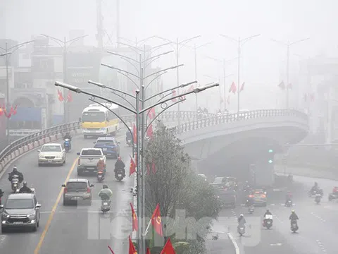 Sương mù dày đặc bao trùm Thủ đô Hà Nội