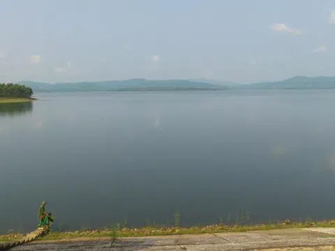 ‘Vua săn cá khủng‘ kể chuyện vật lộn dưới hồ Yên Mỹ